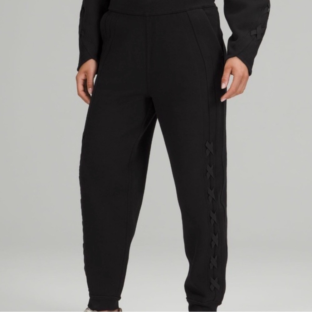 Lululemon Braided Detail High-Rise Jogger pants in black size 8 brand new w/tags